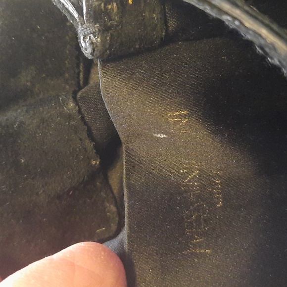 YSL Laurent patent leather crossbody. - Picture 11 of 13